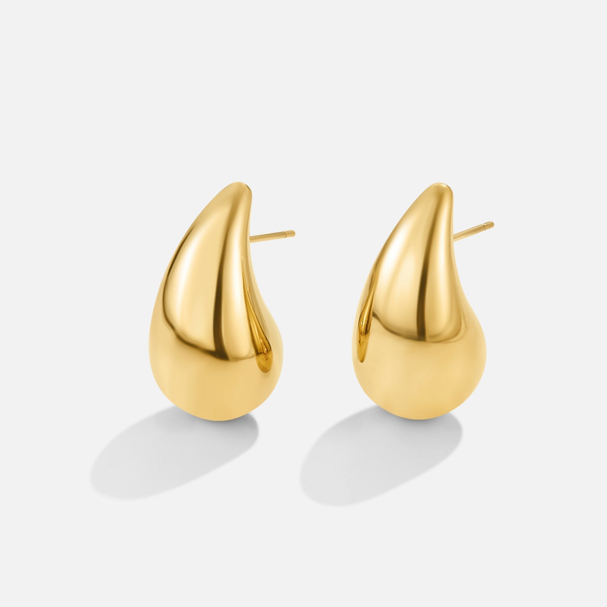 Anne – Boucles d'oreilles créoles en or avec une courbe délicate
