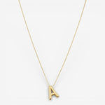 Collier initial en lettres d'amour
