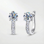 Boucles d'oreilles créoles avec moissanite sertie en canal