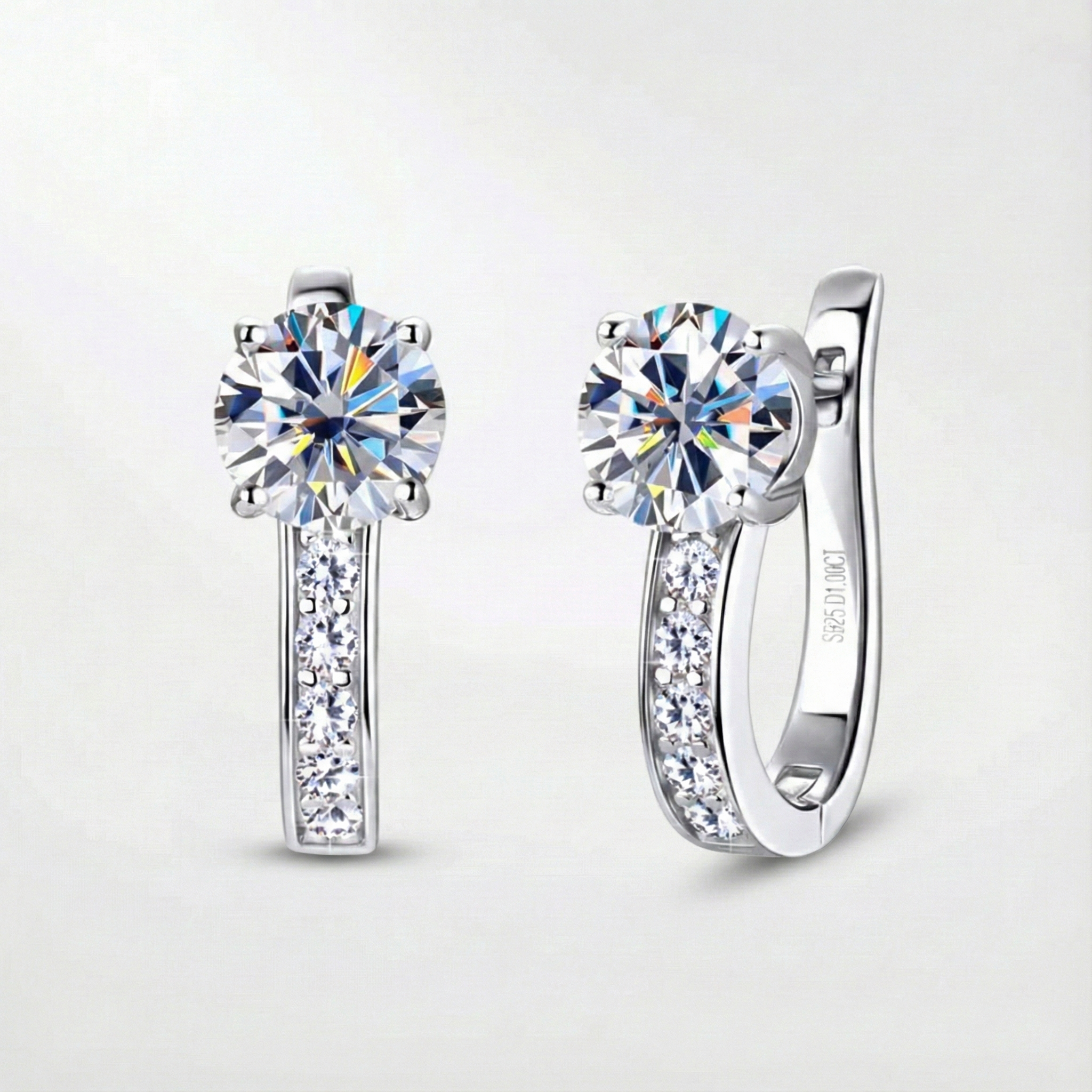Boucles d'oreilles créoles avec moissanite sertie en canal