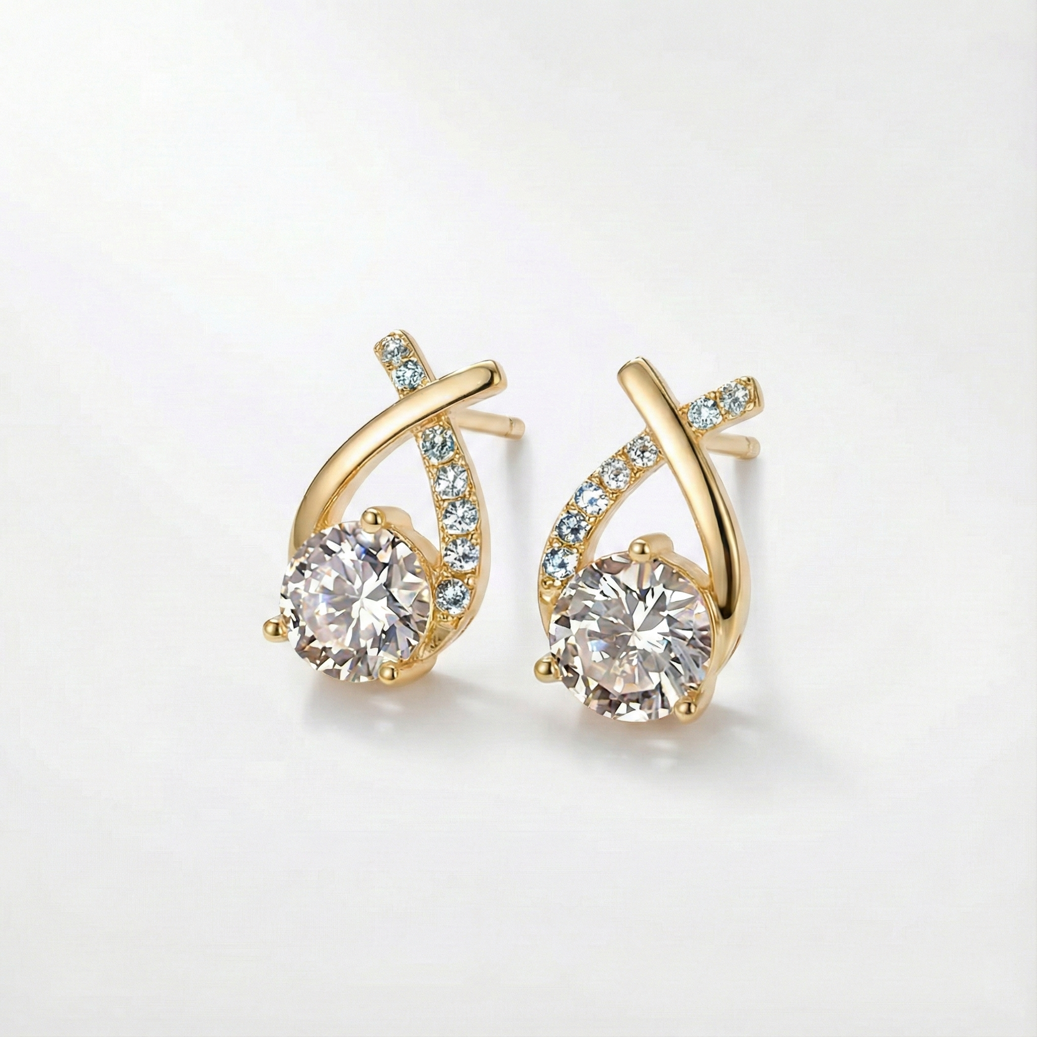 Léonie – Boucles d'oreilles en or avec croix et oxydes de zirconium